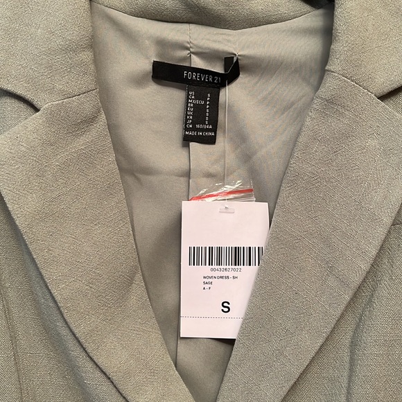 Sage green dress - Picture 2 of 3